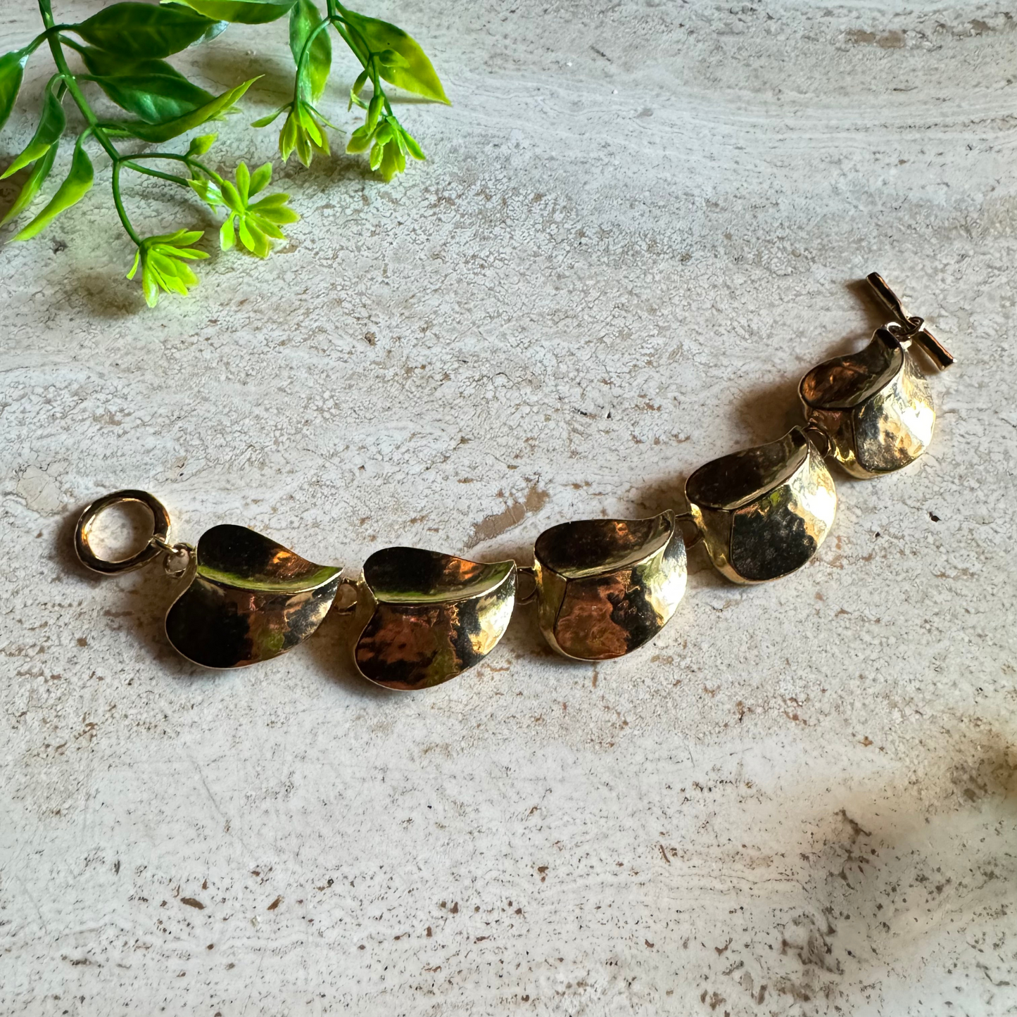 The Martha – Vintage Sculptural Leaf Link Bracelet in Gold Tone ✨