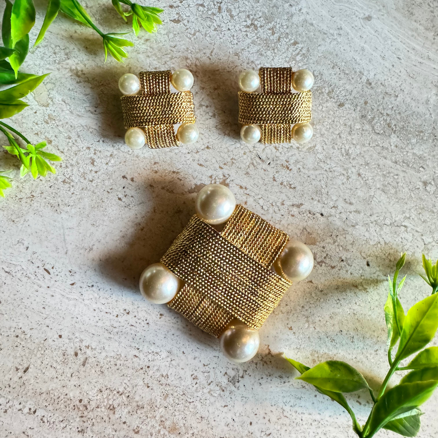 The Lena - Vintage Woven Gold Mesh Brooch & Clip-On Earring Set with Faux Pearls