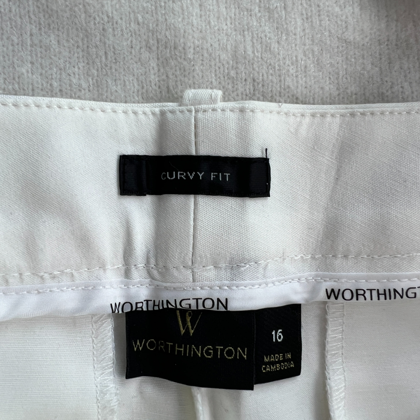 The Park Avenue – Cashmere Sweater & Crisp White Pants Set