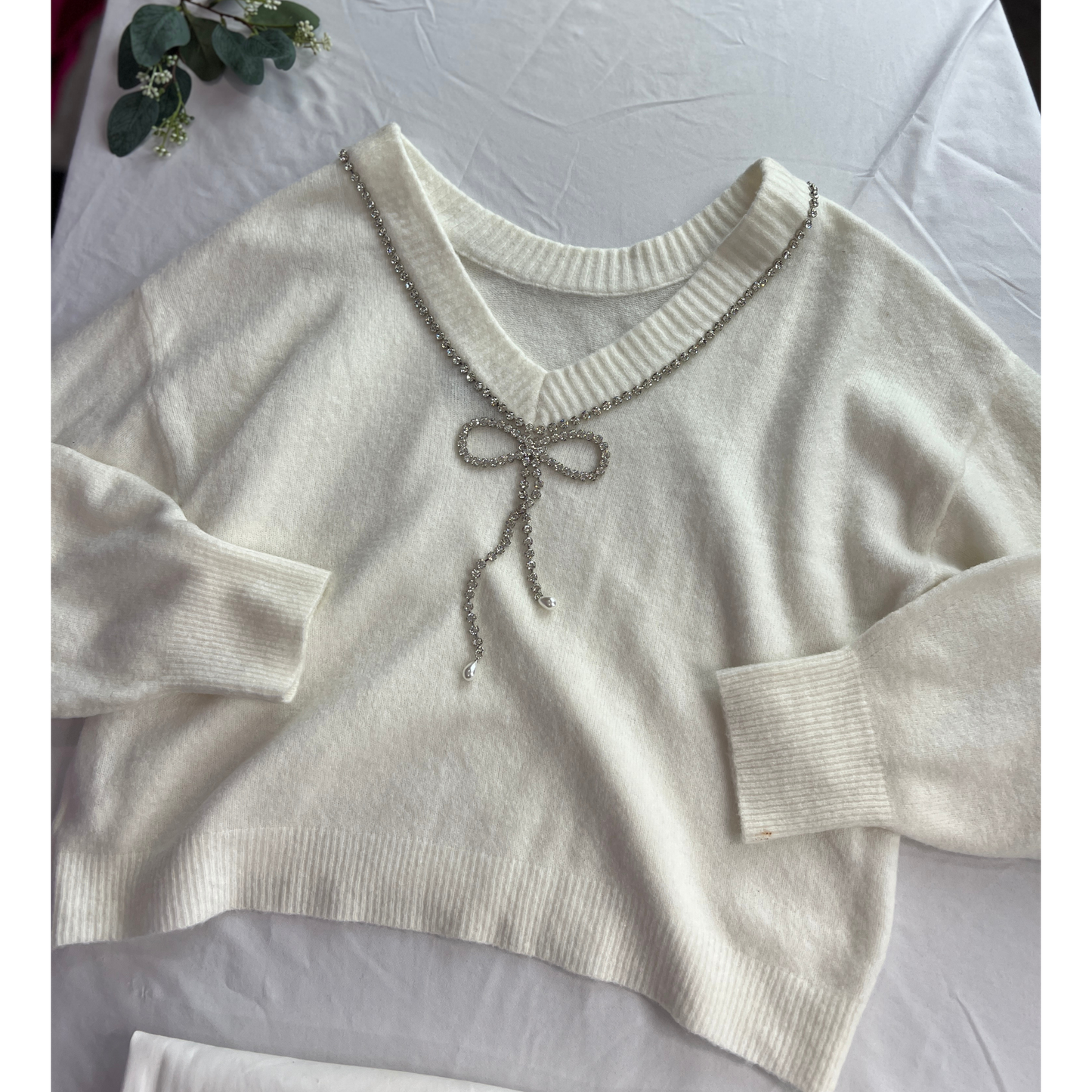 The Park Avenue – Cashmere Sweater & Crisp White Pants Set