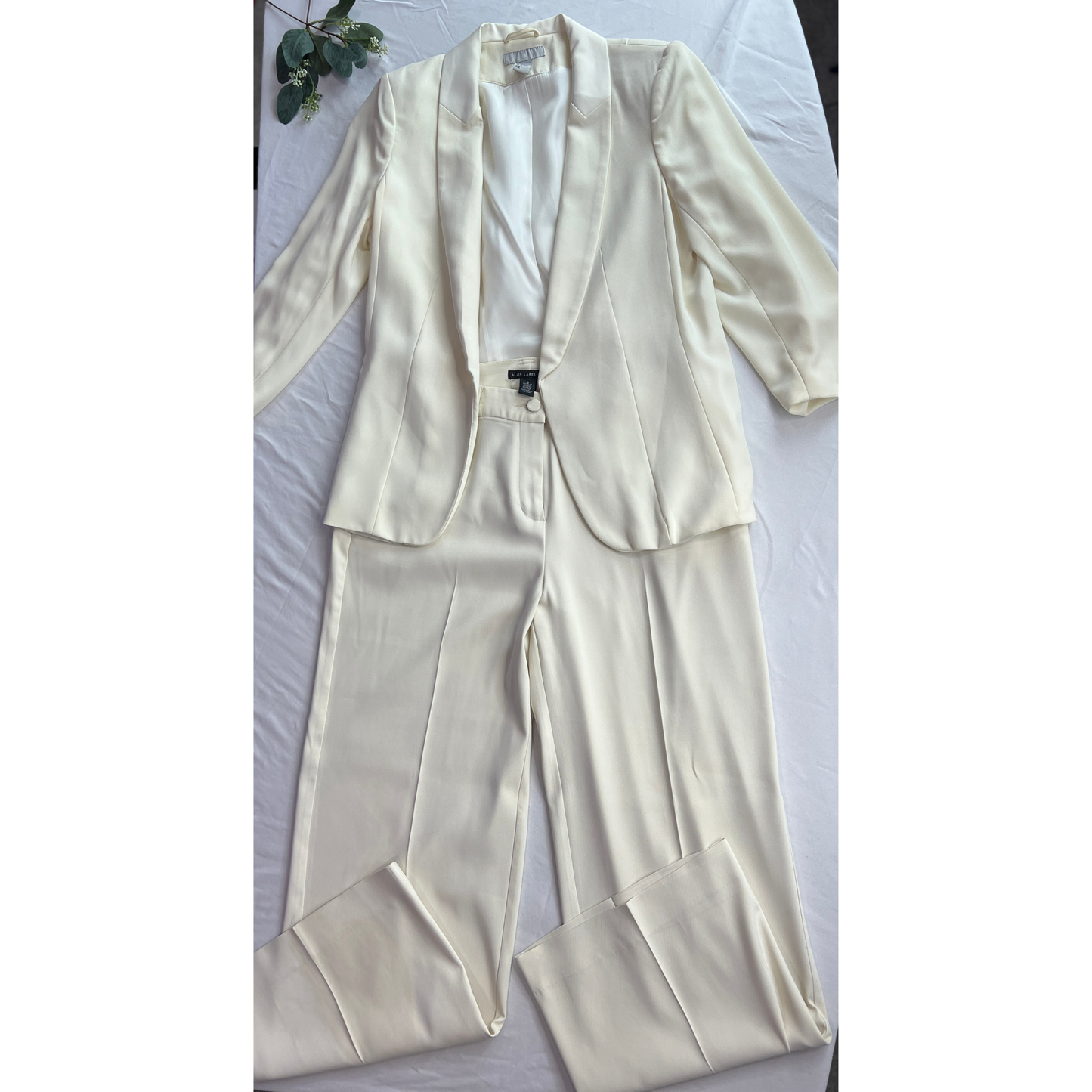 The Executive – White Tailored 2-Piece Suit by Black Label