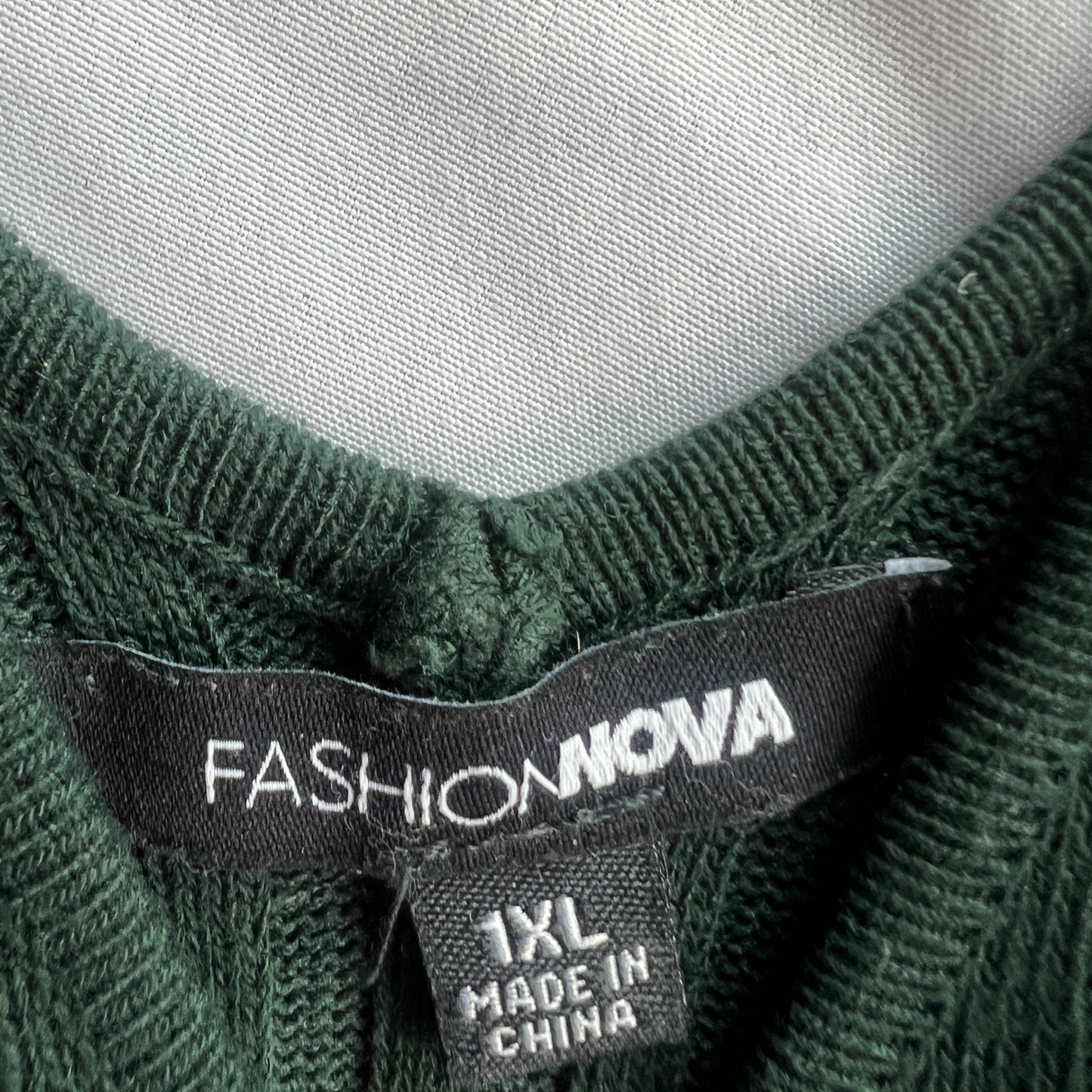 The Emerald – Curve-Hugging Ribbed Dress